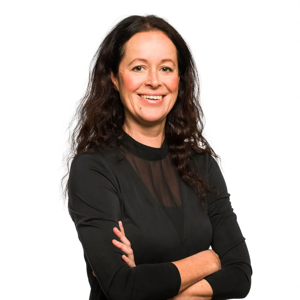 Mijn naam is Iris Hoogkamer en ik ben contactpersoon voor Cobb Vantress. Wil je meer weten over het bedrijf en de mogelijkheden voor jou, bel of mail mij!